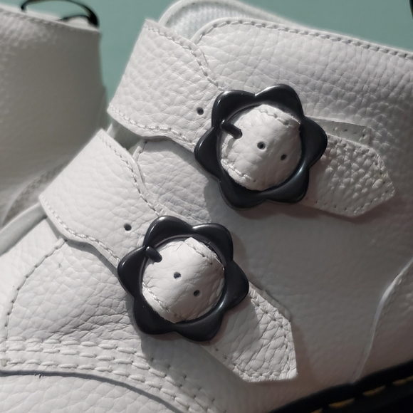 NIB DR. MARTENS Devon Flower Buckle White Leather Platform Boots Various Sizes - Picture 9 of 15